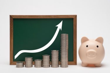 “収入の波”をならす